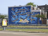 908267 Gezicht op de onlangs aangebrachte muurschildering '175 JAAR GRONDWET' van collectief De Strakke Hand, op de ...